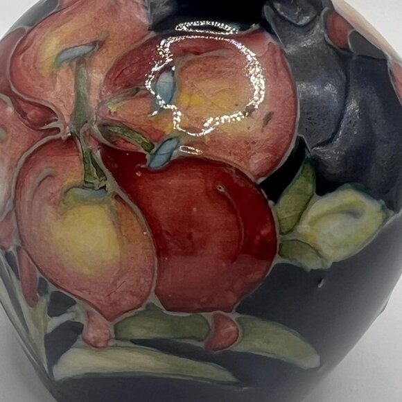 Moorcroft cobalt blue freesia Pattern mini Vase 4” tall  stamped Moorcroft - Picture 5 of 7